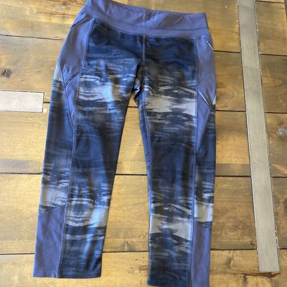 Athleta Gray Capri Leggings Size Small Athleisure Gym Athletic - Picture 1 of 6